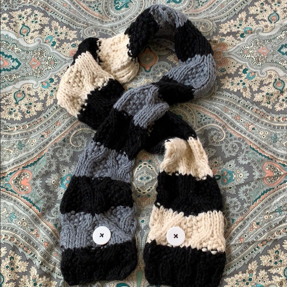 Multi color scarf with buttons